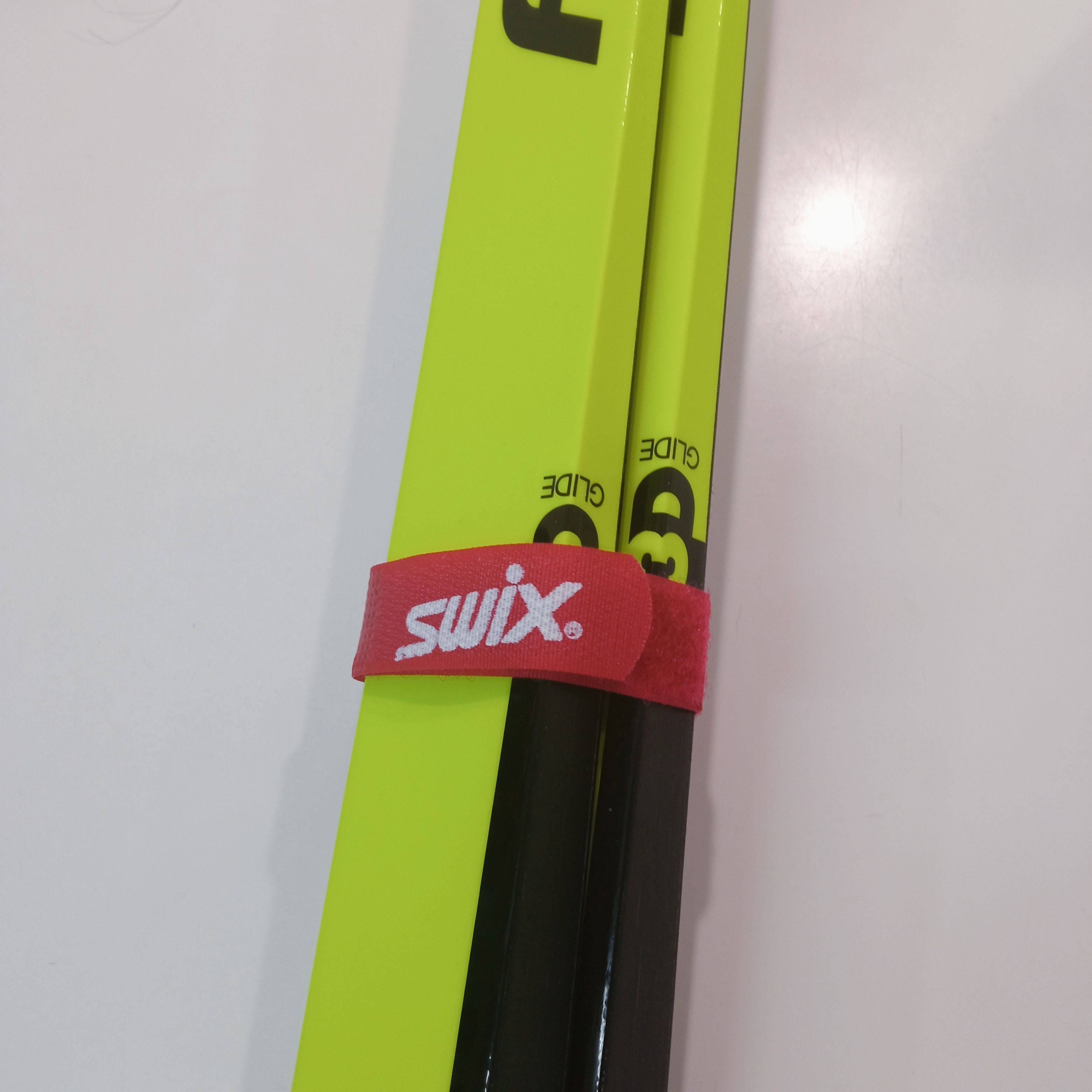 SWIX Манжеты - связки для лыж на липучке, 2 шт Артикул: R0397