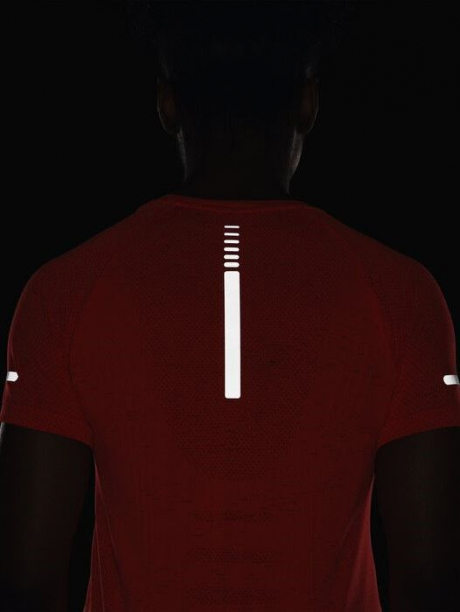 UNDER ARMOUR Футболка SEAMLESS RUN женская Артикул: 1365626
